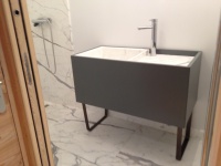 Wall, floor, vanity top and sink made with Bianco Statuario Extra.
Cabinet: Altamarea Must.
Works at Montgenevre (Hautes-Aples)
