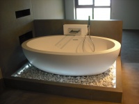 Salle de bain design en pierre Gris Barcelone
Baignoire Boffi