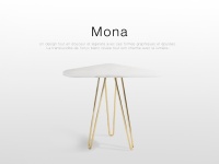 Mona: table d'appoint design en Onyx blanc et laiton poli