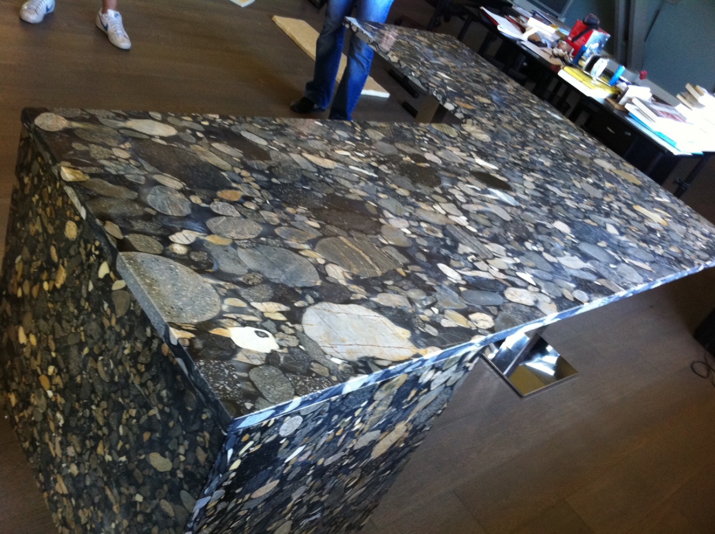 Quartz Composite Desk Marinace Gold
