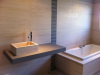 Salle de bain en Moca Creme
Plan vasque en Pietra Serena