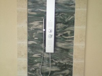 Revêtement de mur de douche en Lappia Green en bandes de 40cm finition poli.
Chantier à Pont du Casse (47).
