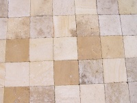 Mix of Frech limestone from Chatillonnais. Antic finish paving 20x20x2cm