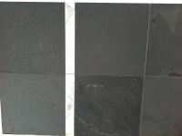 Dallage Ardoise noire clivée 60x60.
Revêtement de sol moderne et intemporel.
