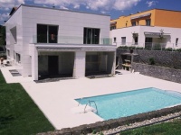 Fabrication de revetement de façade sur mesure en composite quartz Blanco Paloma 
