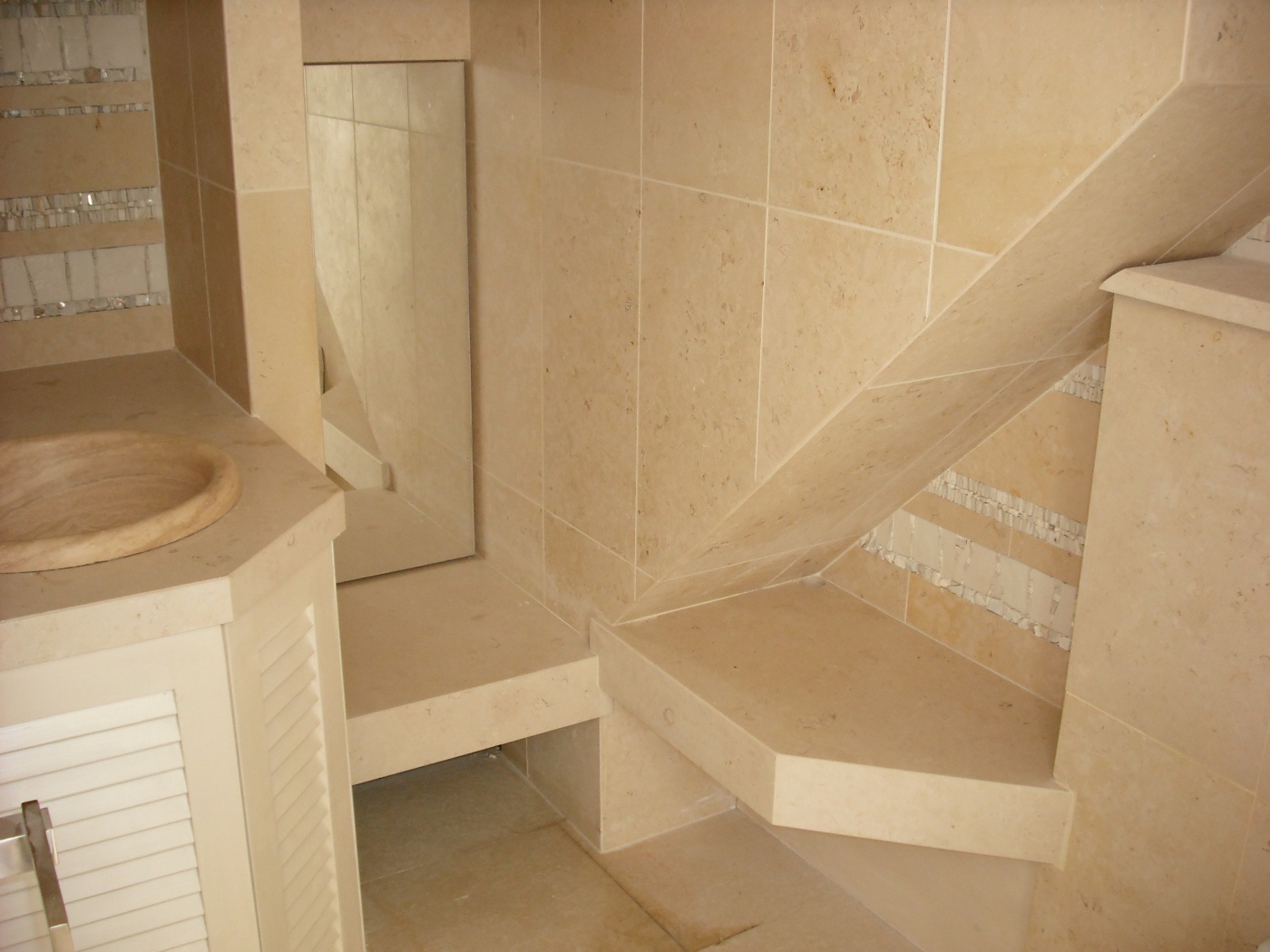 Granite Salle de bains en Crema Luna.
Vente et livraison à La Londe Les Maures (Var)